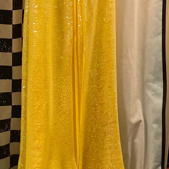 Yellow dress - Picture 4 of 5